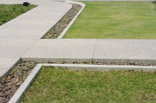 Lawn Curbing Installation